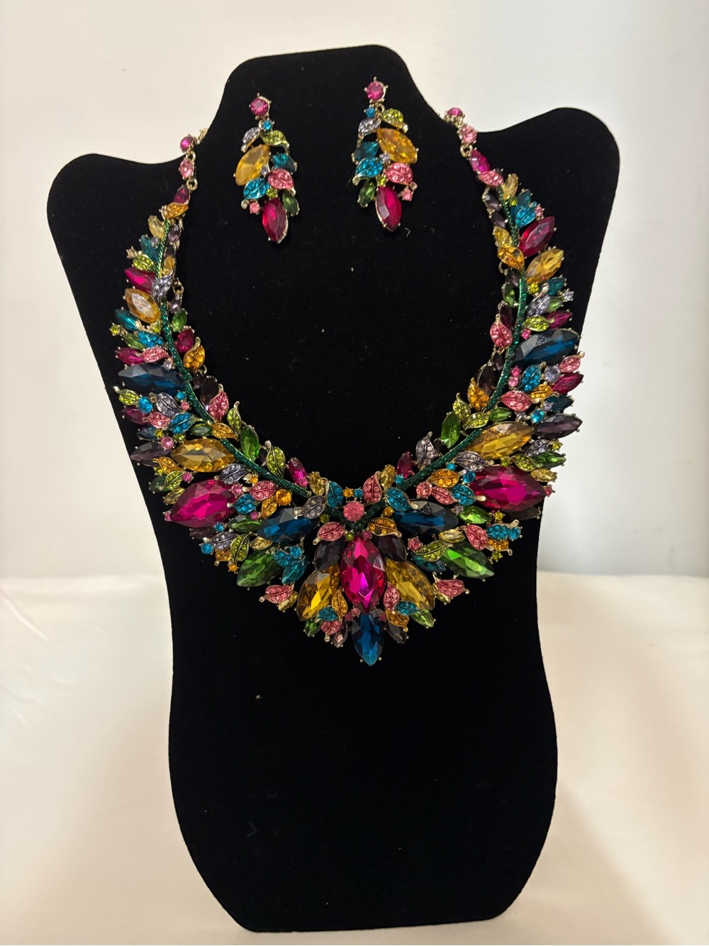 Multicolor Crystal Statement Necklace & Earrings Set - Bold Sparkling Jewelry - Picture 2 of 2